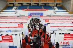 抢抓“春招”黄金期 上海多所高校举办专场招聘会精准对接供需